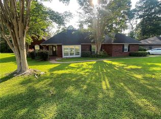1618 W Medalist Rd, Pineville, LA 71360