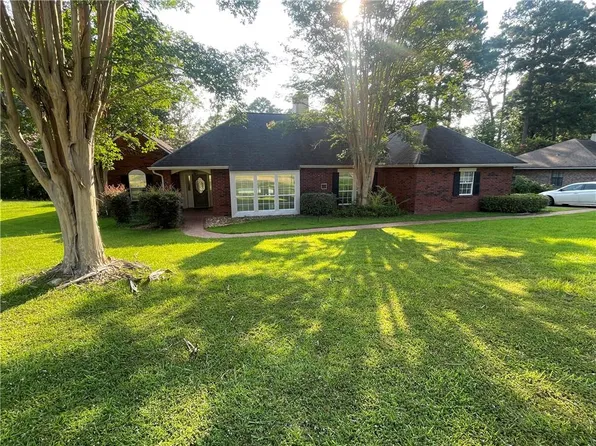 1618 W Medalist Rd, Pineville, LA 71360