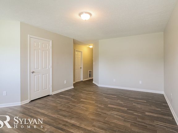 5th image of 4922 Elliott Ave