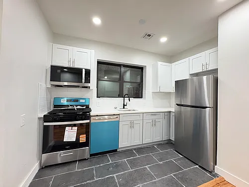 162 Bergen Ave Photo 1