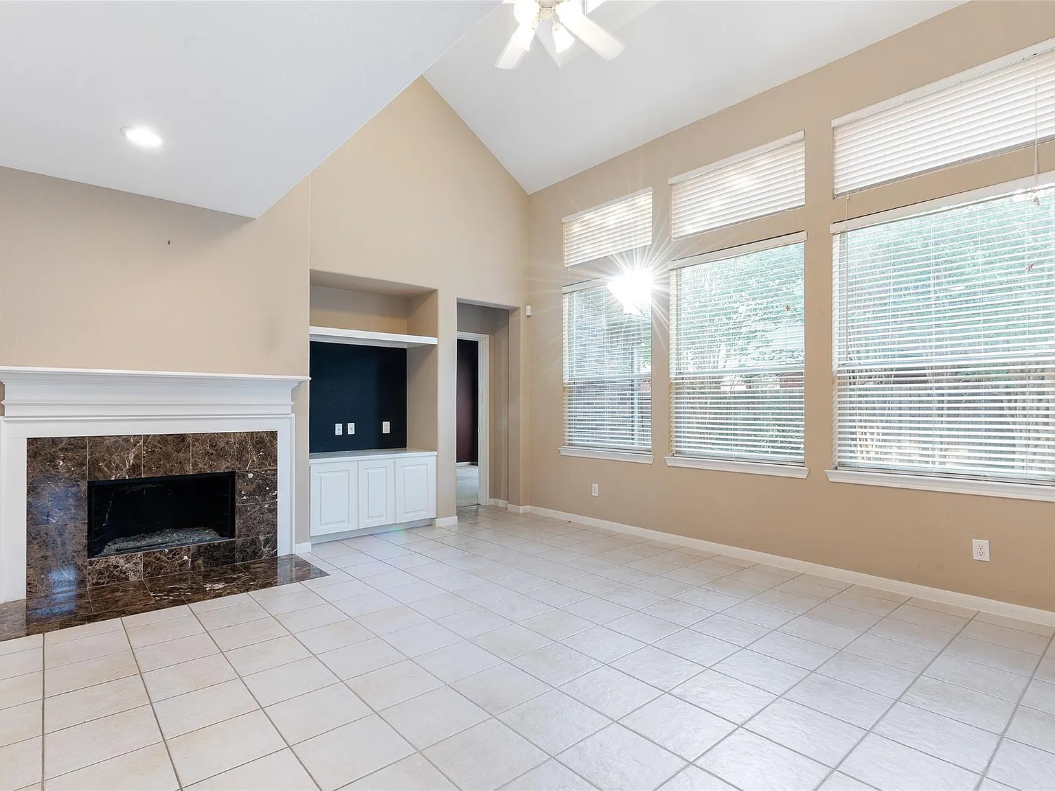 4 bed, 2.5 bath, 2631 sqft, $2,275 — Photo 4