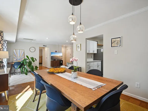 2710 Macomb St NW APT 110, Washington, DC 20008