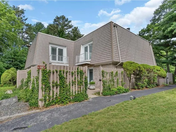 18 Caddy Rock Rd APT D, North Kingstown, RI 02852