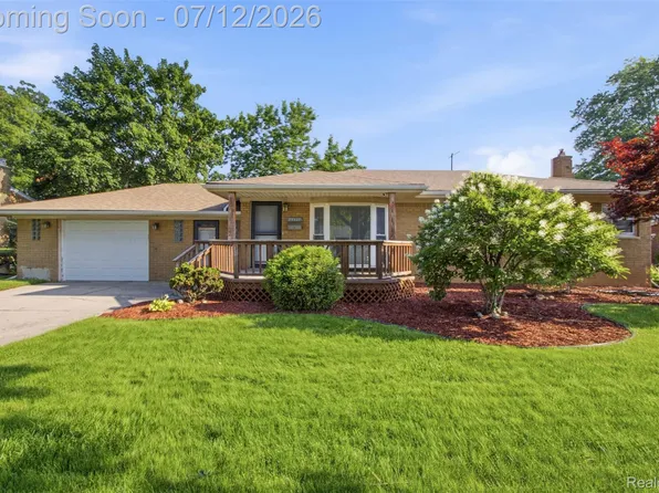 23327 Whitley Dr, Clinton Township, MI 48035