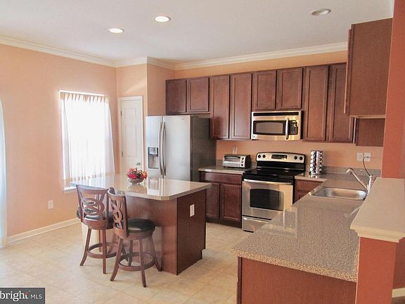 3rd image of 411 Jacobsen Dr