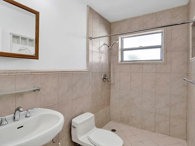 713 Collins Ave #42 — Photo 30