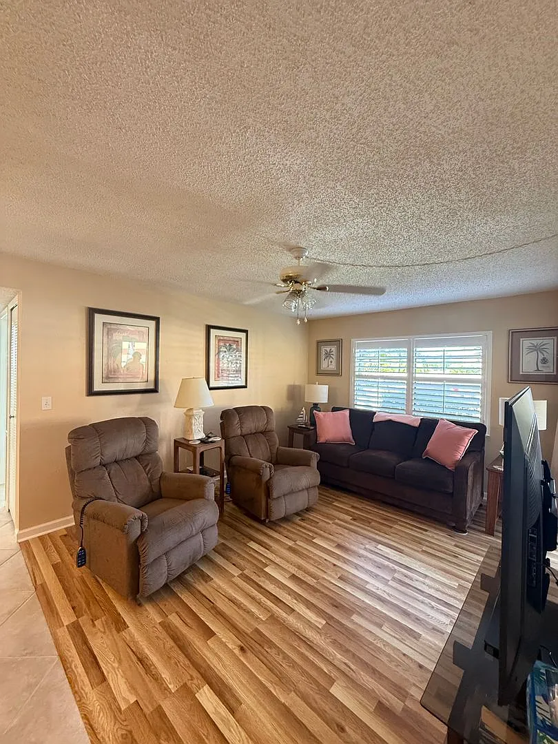 1 Bed 1 Bath Furnished Unit In Whiskey Creek — Photo 2