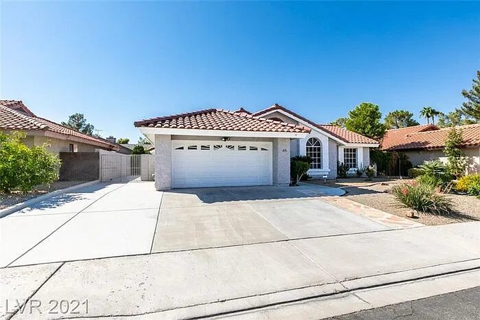 3 bed, 2.0 bath, 1376 sqft, $2,237 — Photo 3