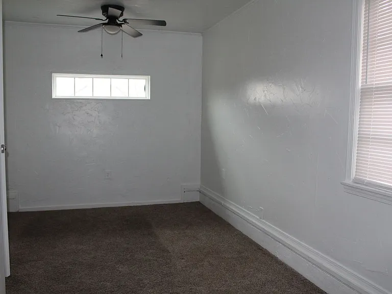 3800 Woodside Dr — Photo 4