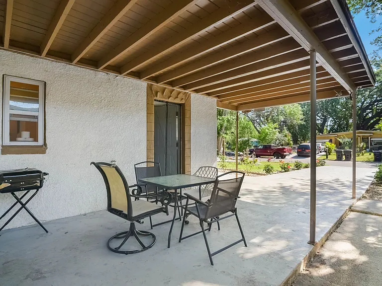 1226 Dewey Ave — Photo 5