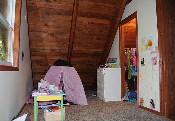 2nd upstairs room