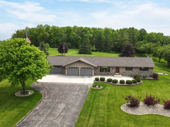 W5297 Us Highway 151, Chilton, WI 53014