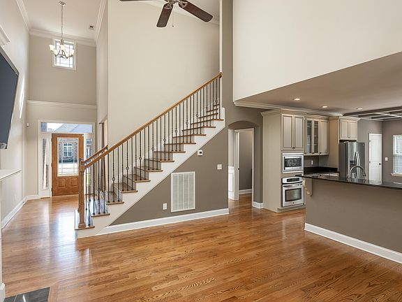 3rd image of 4446 Wellesley Dr