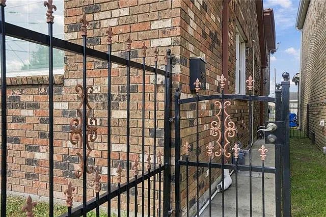 2 bed, 1.0 bath, 720 sqft, $1,400 — Photo 2