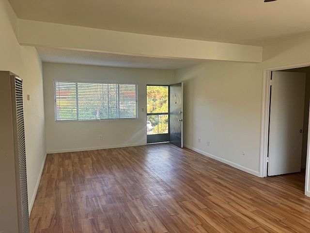 1st image of 3906 La Crescenta Ave APT 6