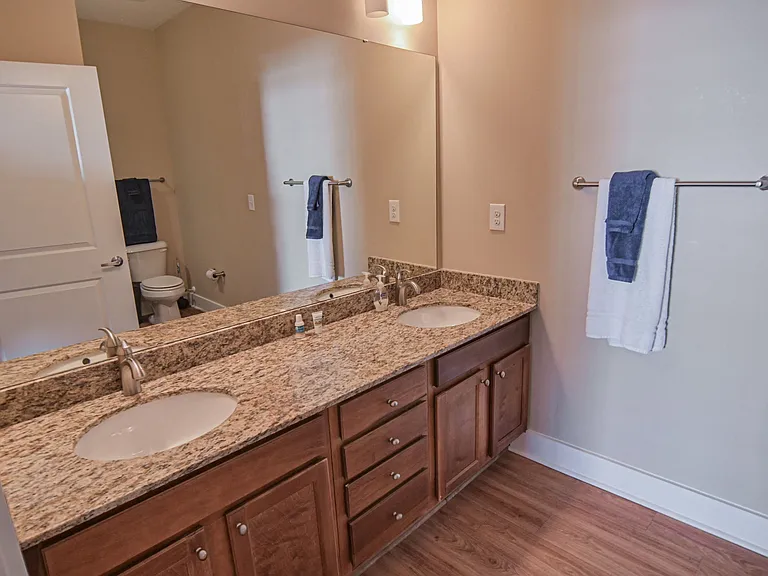 Grand View Luxury Apartments — Photo 9