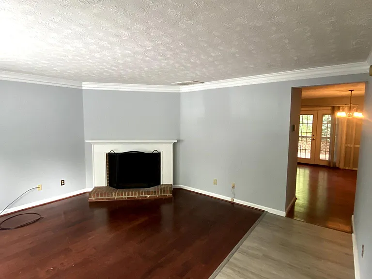 1016 Huntington Trce SE — Photo 3