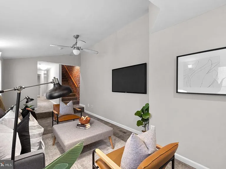 110 S Wolfe St — Photo 15