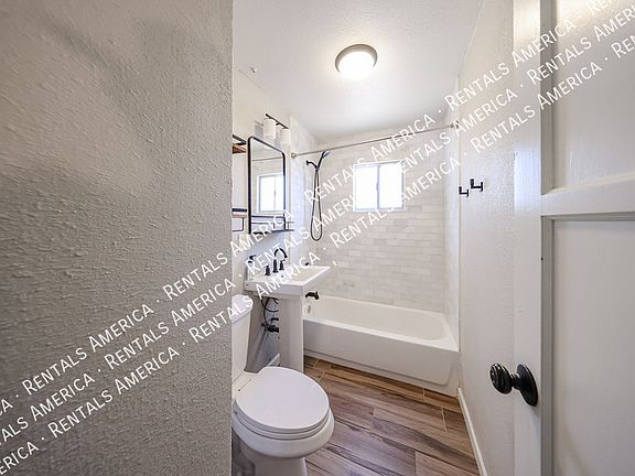 5th image of 708 E 2nd St