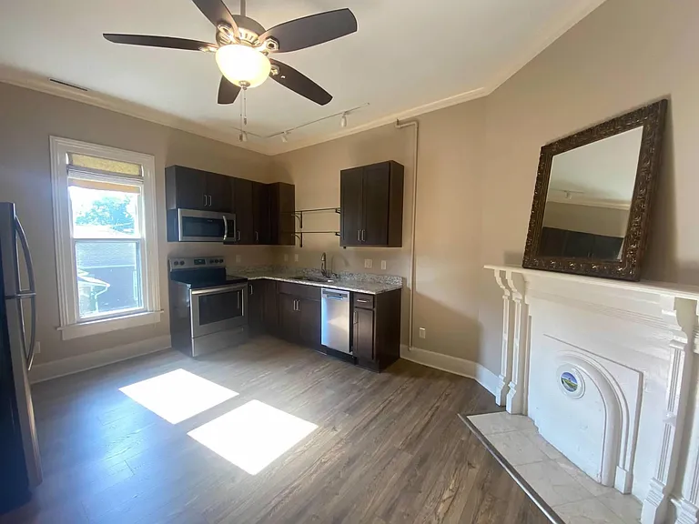 155 E Chestnut St #3 — Photo 4