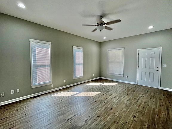 3rd image of 5011 E 8th St