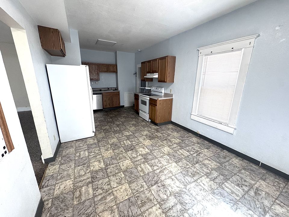 1st image of 505 W 7th St