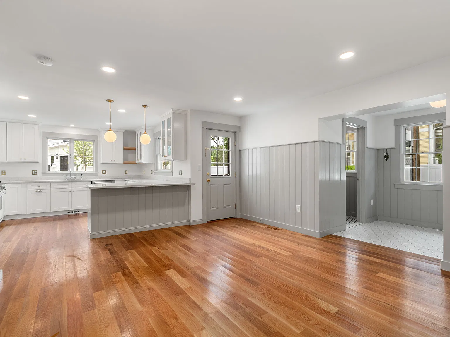 3 bed, 3.5 bath, 1634 sqft, $3,700 — Photo 4