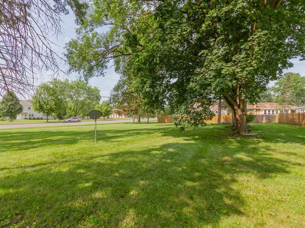 110 N Chase Ave, Bartlett, IL 60103