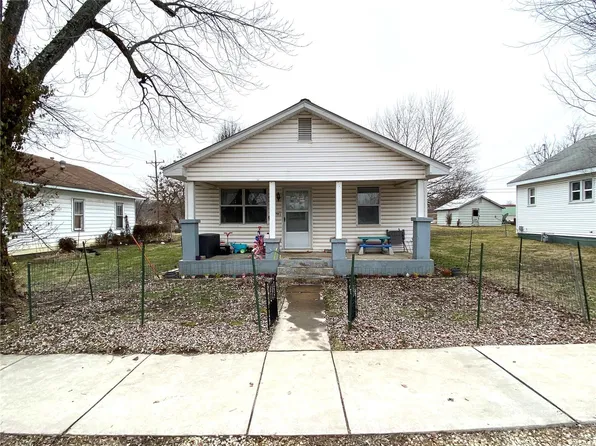 805 Cedar St, Bismarck, MO 63624