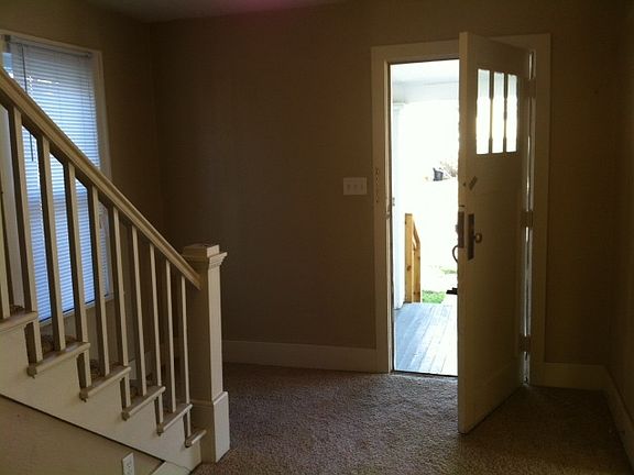 5th image of 939 S Twyckenham Dr