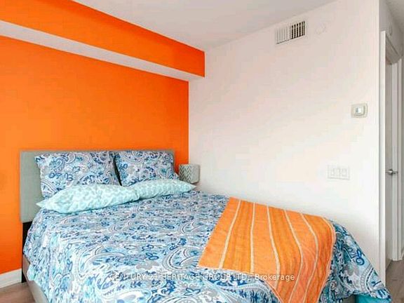 5th image of 155 Yorkville Ave #403