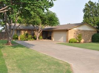 2918 Robin Ridge Rd, Woodward, OK 73801