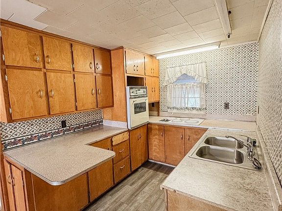 5th image of 505 W Franklin St