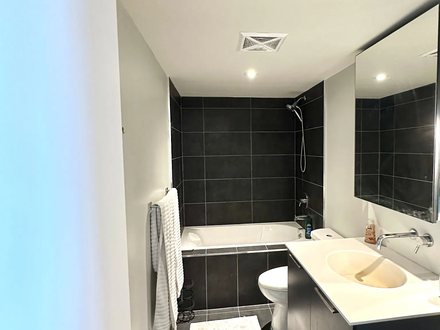 3 bed, $4,295 — Photo 2