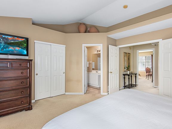5th image of 938 Mayfair Ct #3-5