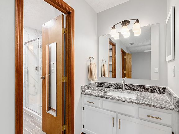 3rd image of 5841 Elmbridge Ln
