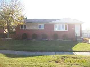 35 Lindsey Dr, Mount Clemens, MI 48043
