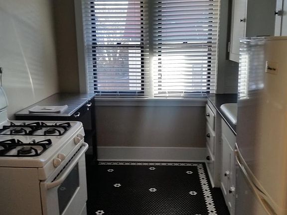 3rd image of 1118 N Pennsylvania St APT 3