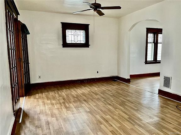 3rd image of 295 Wagner Ave #1