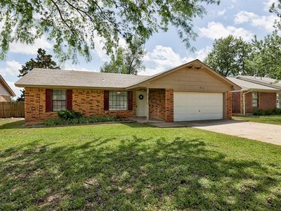 910 W Kyle Way, Mustang, OK, 73064