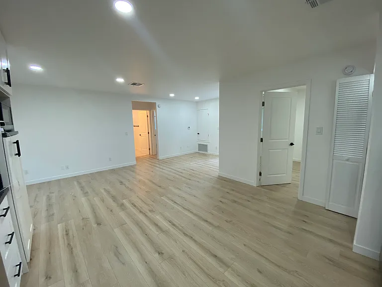 24223 Arch St — Photo 6