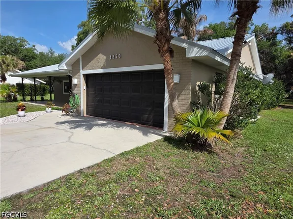 1250 Riverbend Dr, Labelle, FL 33935
