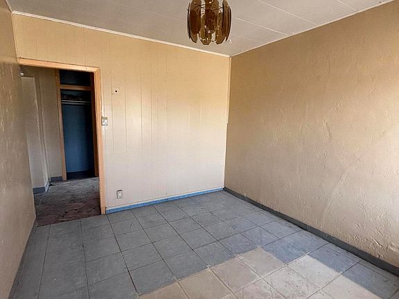 2nd image of 4000 1/2 Sacramento Ave