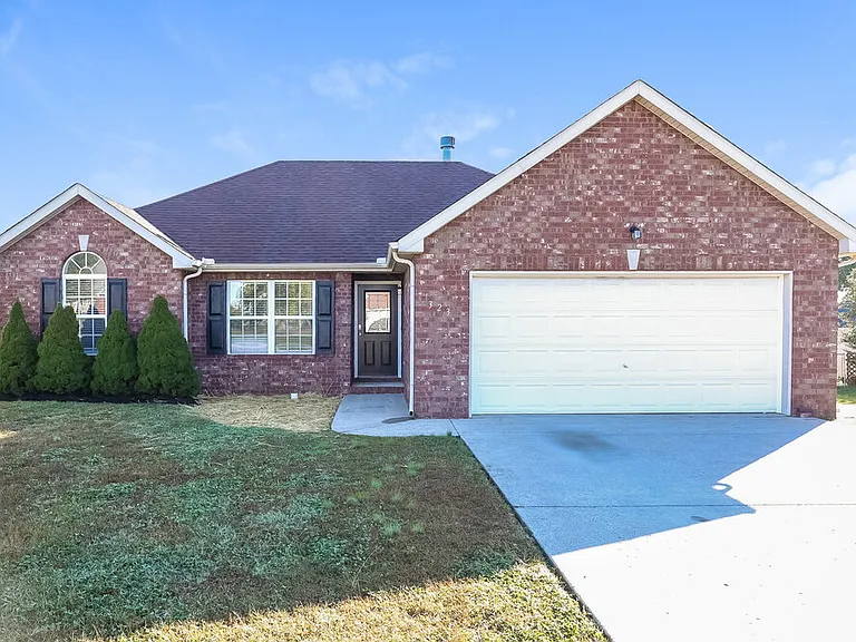 323 Buttonwood Dr — Photo 1