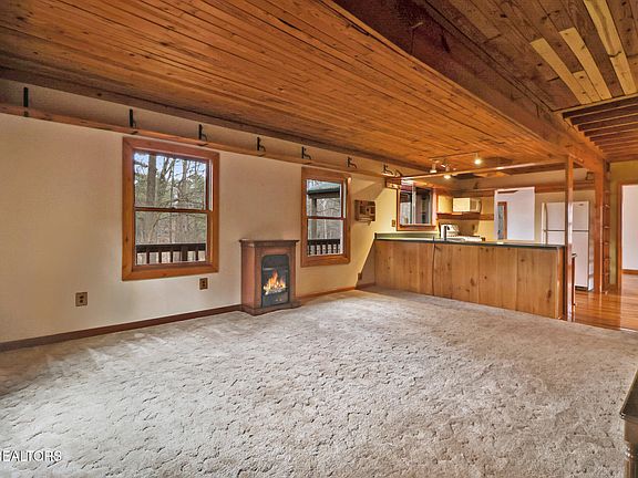 5th image of 1325 Torbett Rd