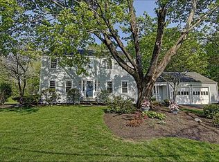 8 Honeysuckle Ct, Barrington, RI 02806