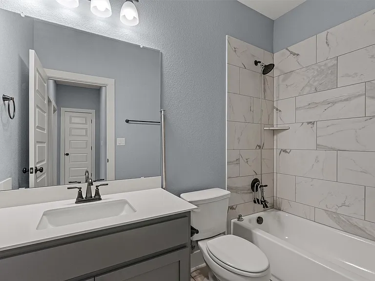 920 Hornsby Holw — Photo 28