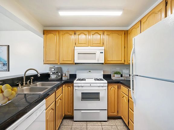 3rd image of 5670 Kitsap Way #203