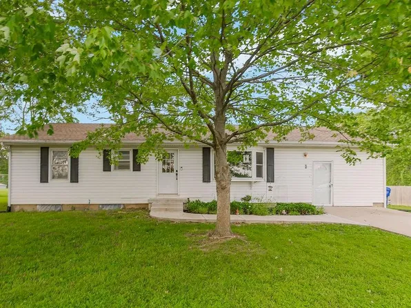 4 N 9th St, Louisburg, KS 66053