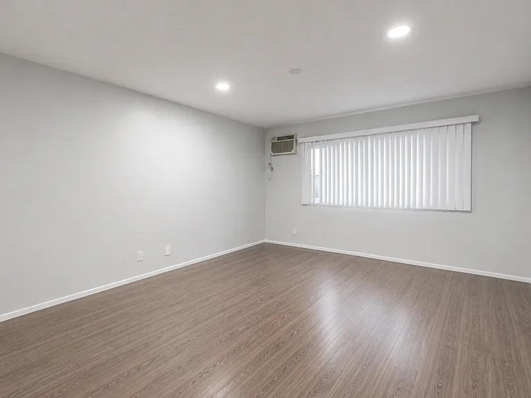 8375 Fountain Ave — Photo 24